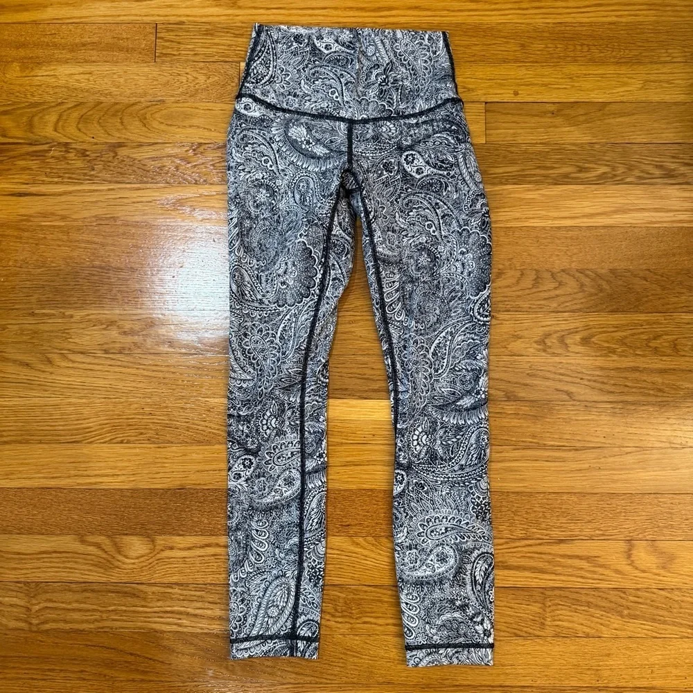 Lululemon High Times Pant Antique Paisley White Black - Size 4